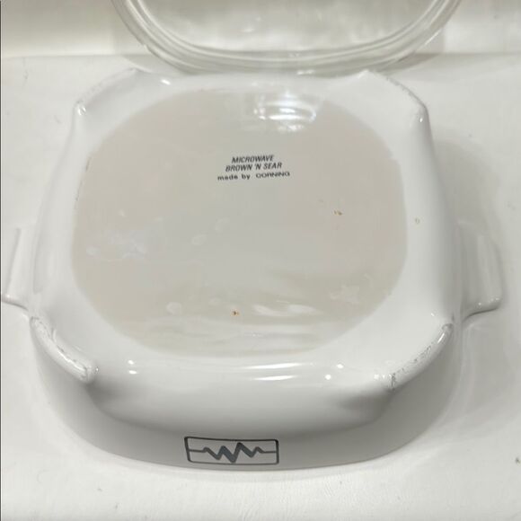 CorningWare White Casserole Dish with Glass Lid - Picture 4 of 11